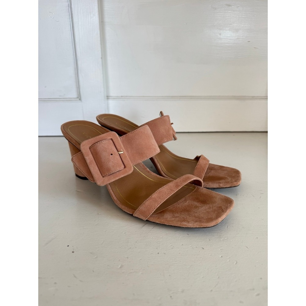 Vionic Brookell buckle block heel sandal size 11. Color is a‎ tan/pinkish shade